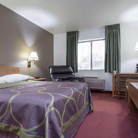 Super 8 By Wyndham Fond Du Lac Ngoại thất bức ảnh