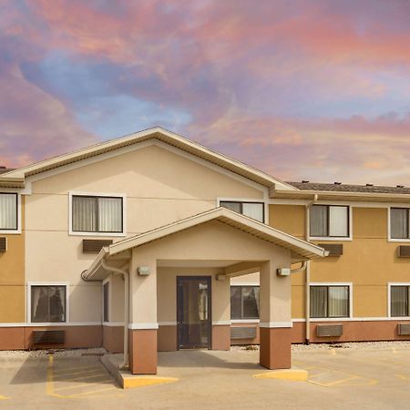 Super 8 By Wyndham Fond Du Lac Ngoại thất bức ảnh