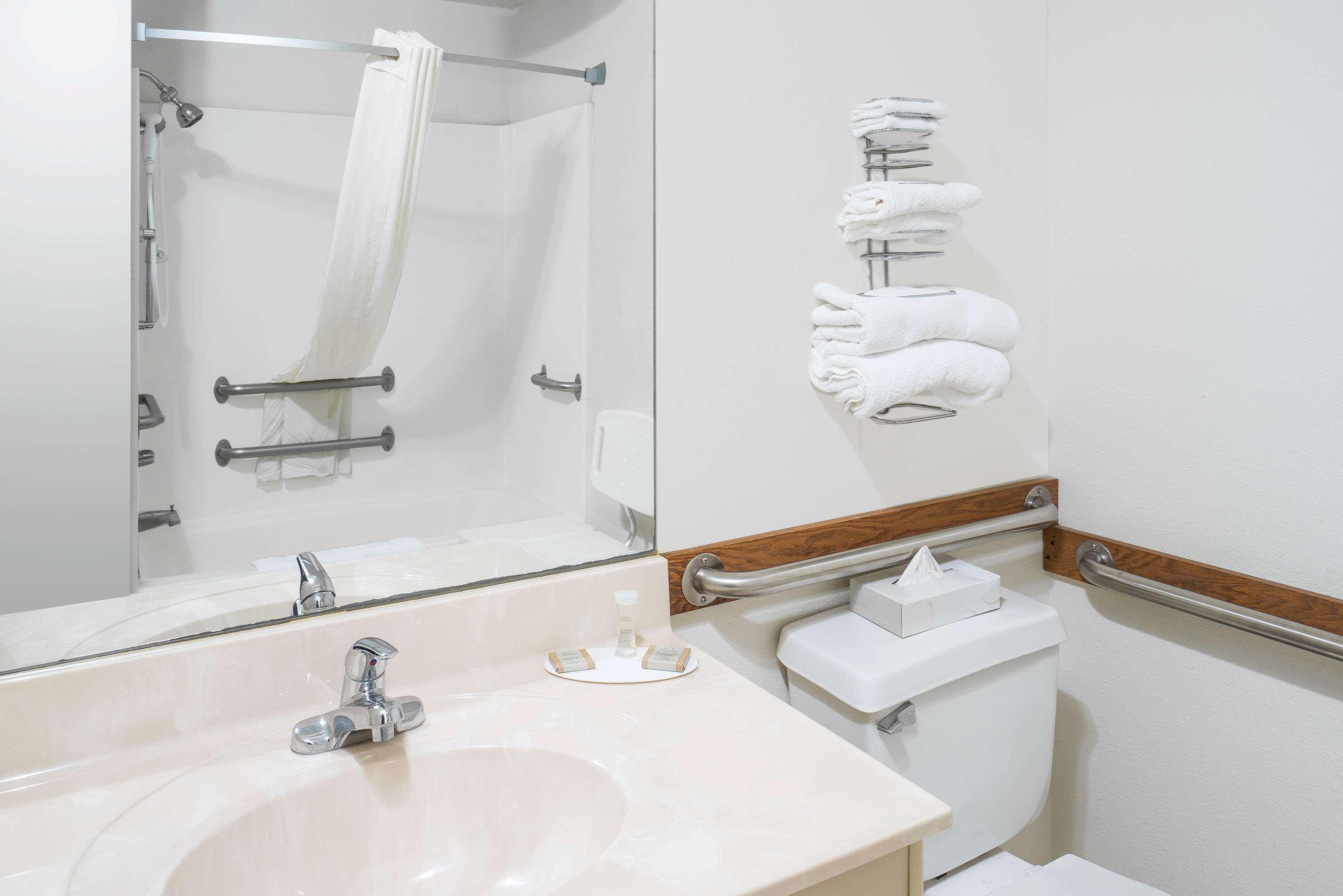 Super 8 By Wyndham Fond Du Lac Ngoại thất bức ảnh